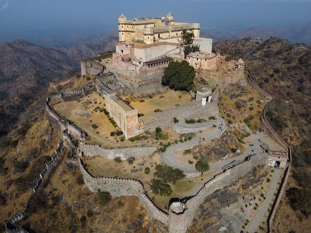 Kumbhalgarh Fort and its walls from above