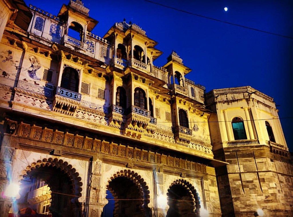 Bagore Ki Haveli lit up at night